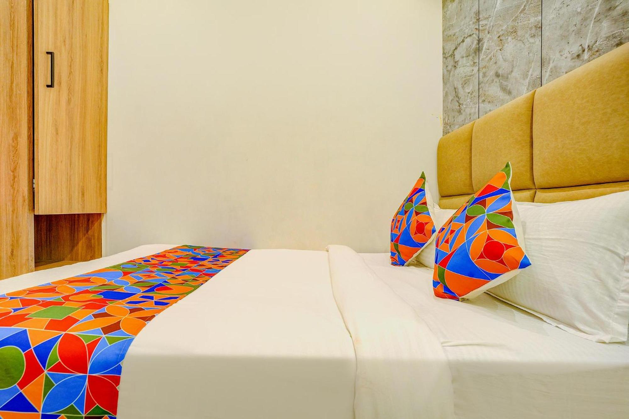 Hotel Fabexpress New Deepak - Nr & Csmt Station Bombaj